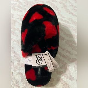 NEW Victoria's Secret Heart Faux Fur Slippers - Sz:Small